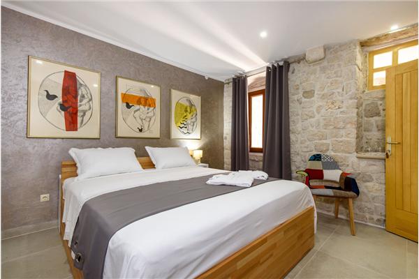 Room S1, for 2 persons