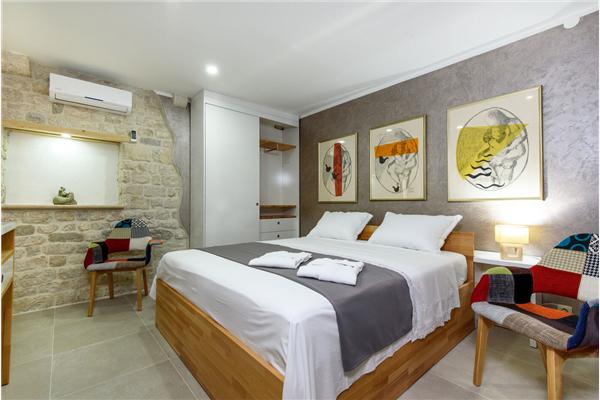 Room S1, for 2 persons