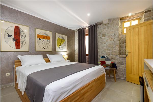 Room S1, for 2 persons