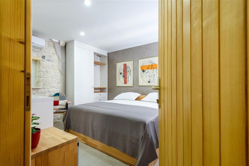 Room S1, for 2 persons