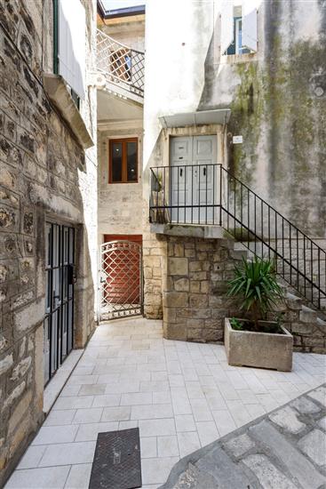 Room S1, for 2 persons