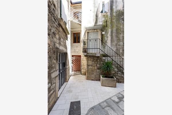 Room S1, for 2 persons