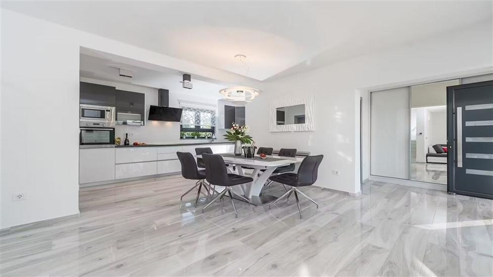 Hiša K1, na 6 osebe