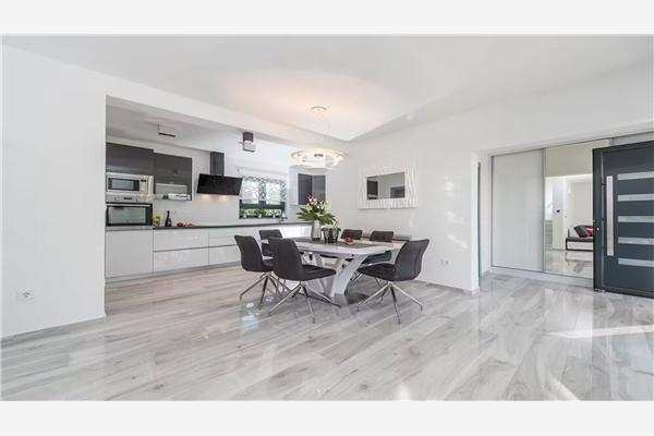 Hiša K1, na 6 osebe