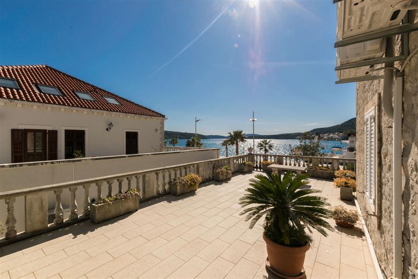 Apartment A2, for 6 persons