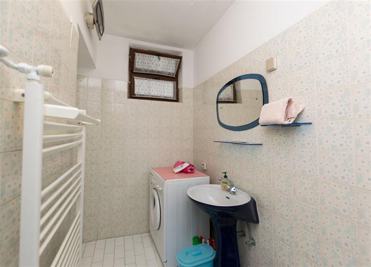 Apartment A2, for 6 persons