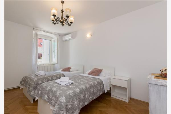 Apartment A2, for 6 persons