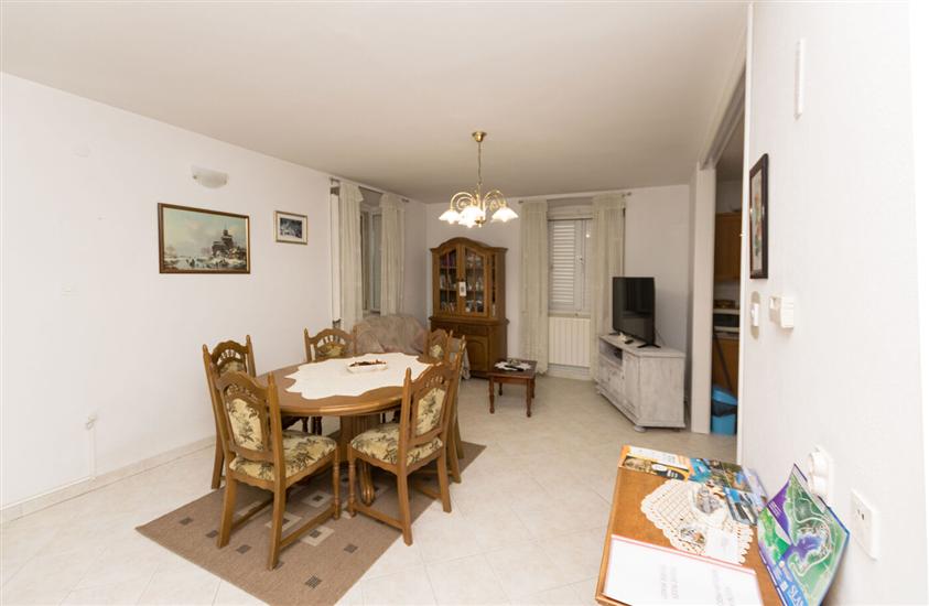 Apartment A2, for 6 persons