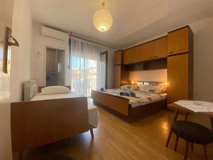 Apartment A2, for 6 persons