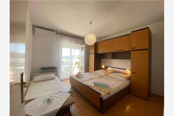 Apartment A2, for 6 persons