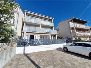 Apartments Maja Selce (Crikvenica), Size 60.00 m2, Accommodation with pool, Airline distance to the sea 220 m