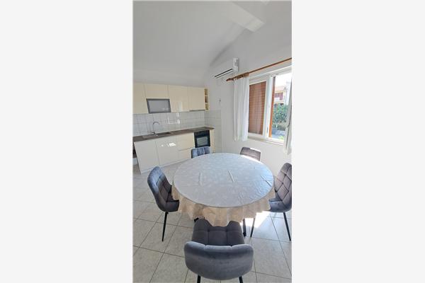 Apartment A1, for 5 persons