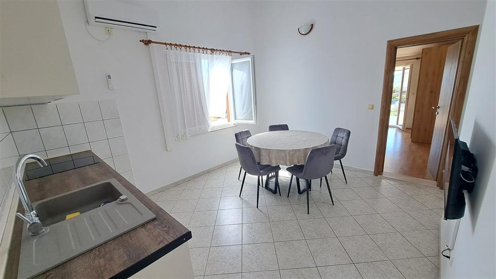 Apartment A1, for 5 persons