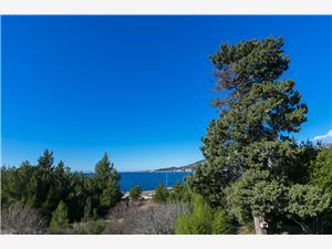 Apartmaji Pine & Sea Omis, Kvadratura 90,00 m2, Oddaljenost od morja 120 m