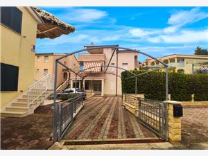 Apartment Zoran seaview Zaboric (Sibenik), Size 45.00 m2, Airline distance to the sea 180 m, Airline distance to town centre 500 m