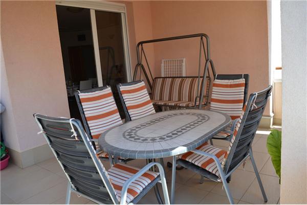 Apartment A1, for 5 persons