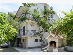 Apartmaj Iskra Slatine (Ciovo), Kvadratura 76,00 m2, Oddaljenost od morja 40 m, Oddaljenost od centra 500 m