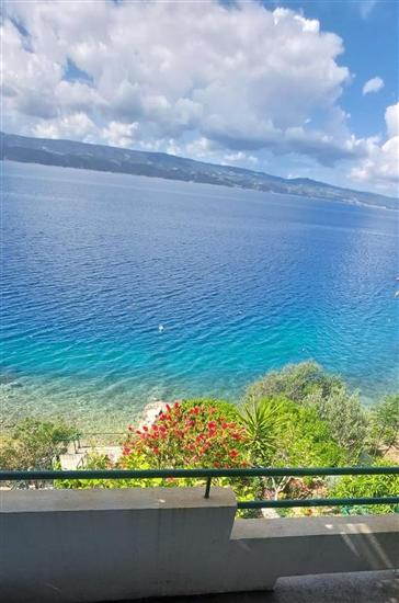 Apartment Garden by the Sea