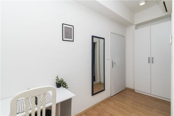 Room S208, for 1 persons