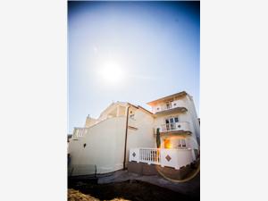 Apartment Kvarners islands,BookSkapulFrom 107 €