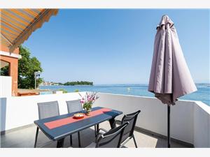 House Kuća za odmor Preko - island Ugljan, Size 75.00 m2, Airline distance to the sea 10 m, Airline distance to town centre 250 m