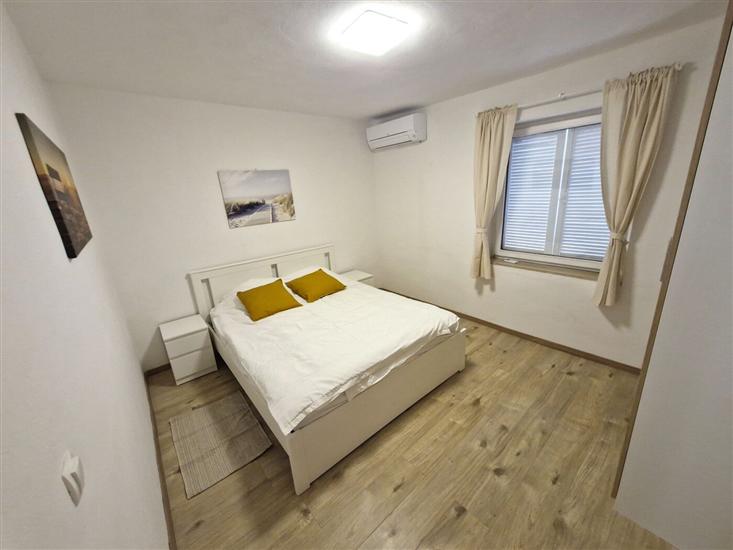 Apartment A1, for 6 persons