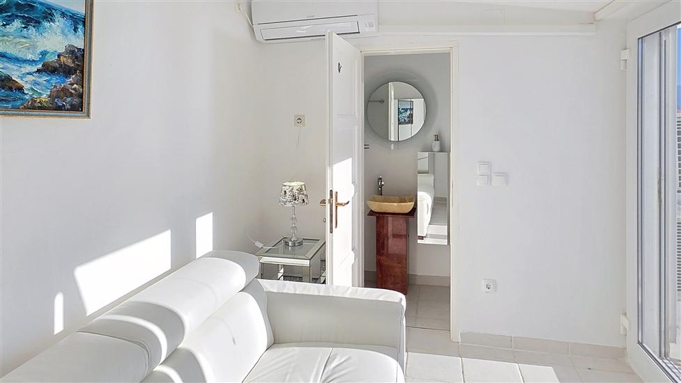 Apartment A6, for 6 persons