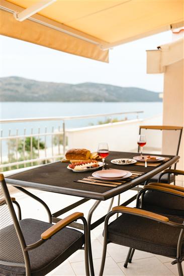 Apartment A4, for 6 persons