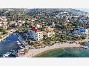Apartments Marija Seget Vranjica, Size 60.00 m2, Airline distance to the sea 20 m, Airline distance to town centre 300 m