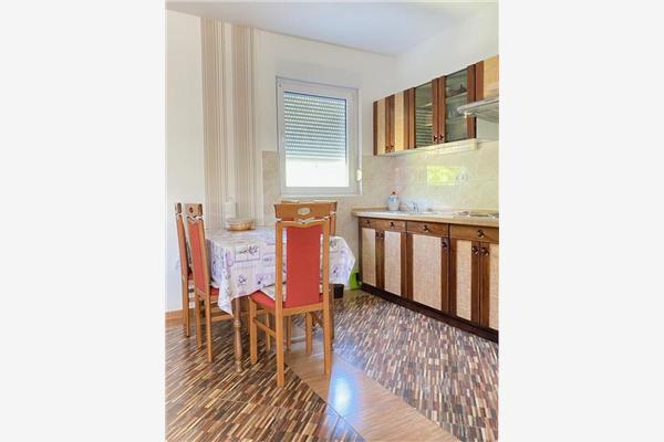 Apartment A4, for 5 persons