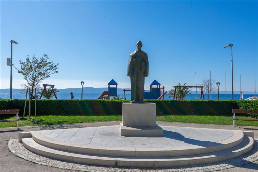 Apartments Riva Beachfront No.1