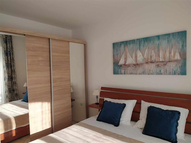 Apartment A1, for 5 persons