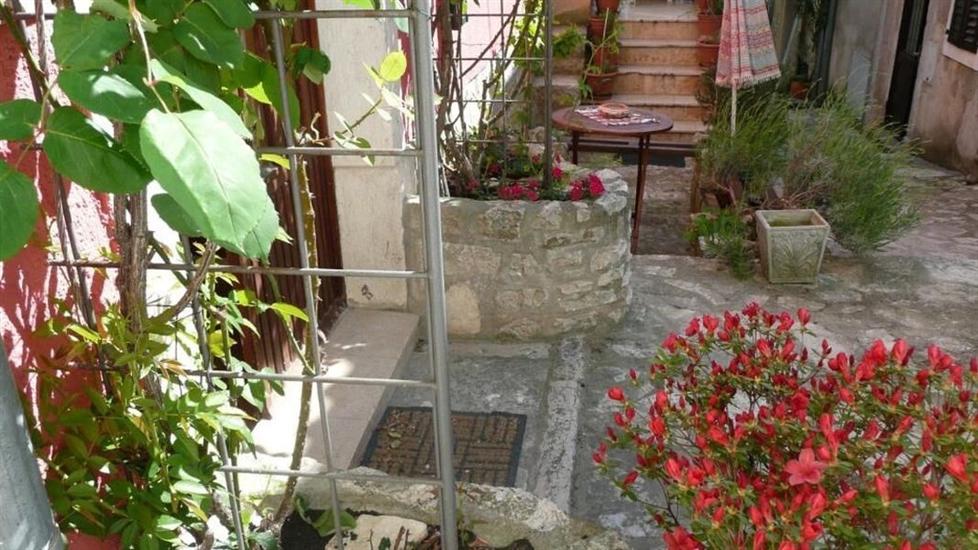 Room S4, for 2 persons