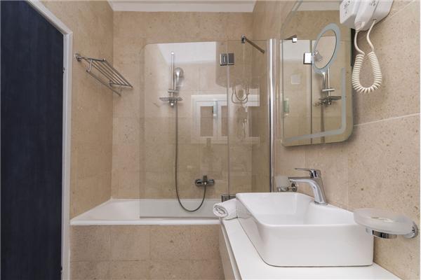 Room S206, for 4 persons