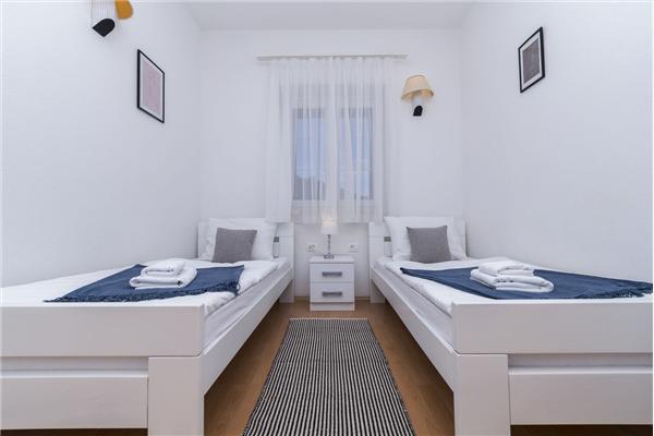 Room S206, for 4 persons