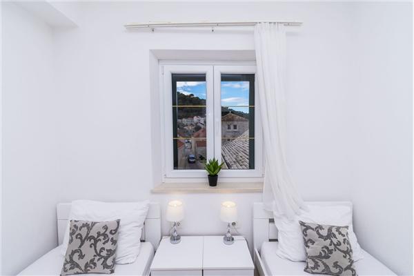 Room S207, for 2 persons