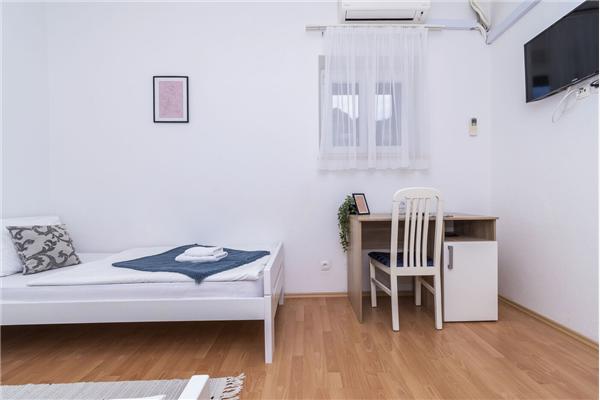 Room S207, for 2 persons