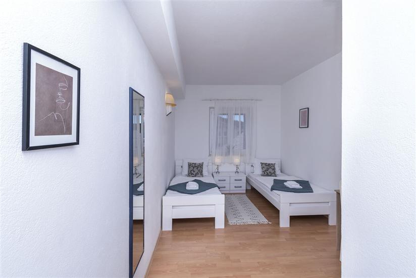 Room S207, for 2 persons