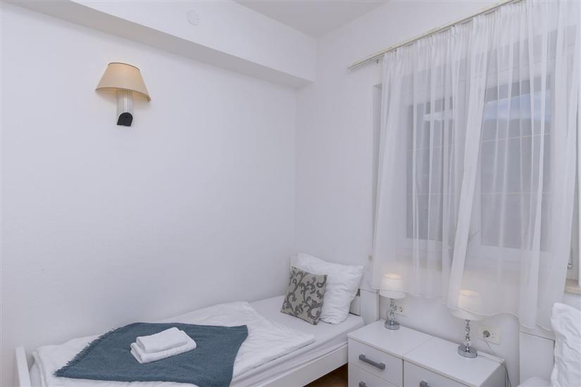 Room S207, for 2 persons