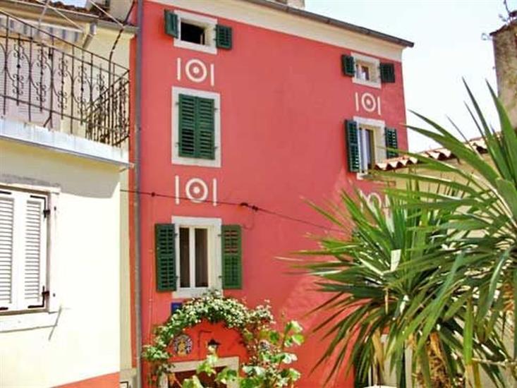 Apartments and Rooms Saša