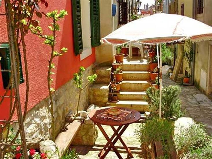 Apartments and Rooms Saša