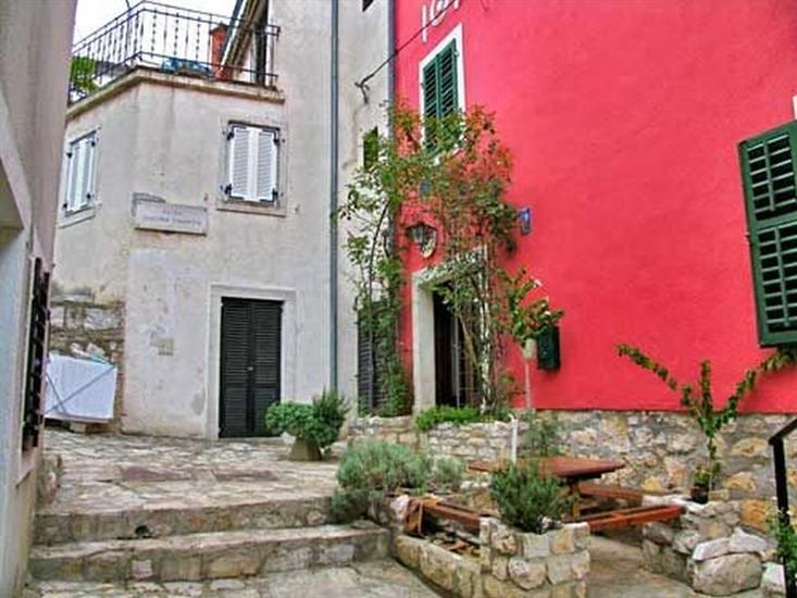 Apartments and Rooms Saša