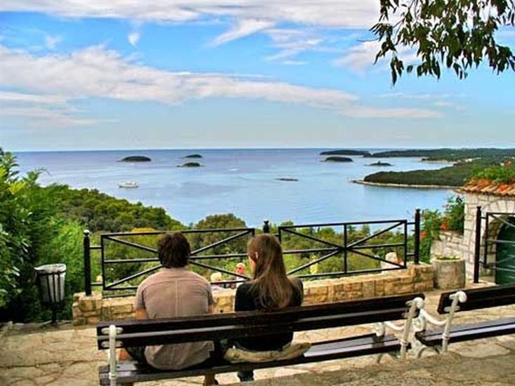 Apartments and Rooms Saša