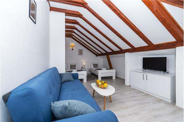 Room S201, for 4 persons