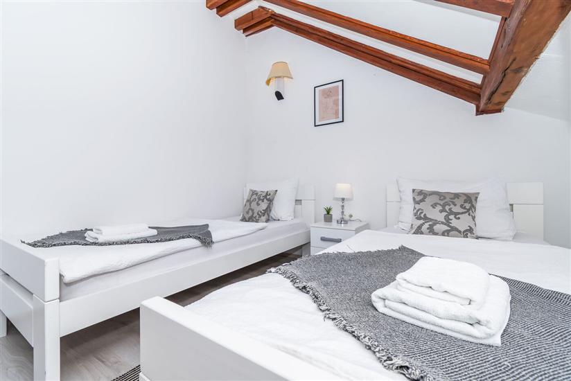 Room S201, for 4 persons