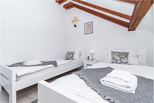 Room S201, for 4 persons