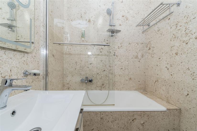 Room S201, for 4 persons