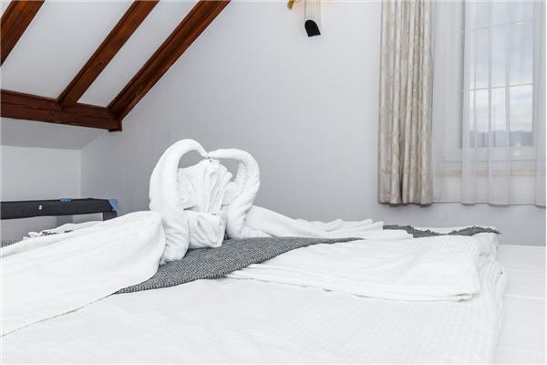 Room S201, for 4 persons