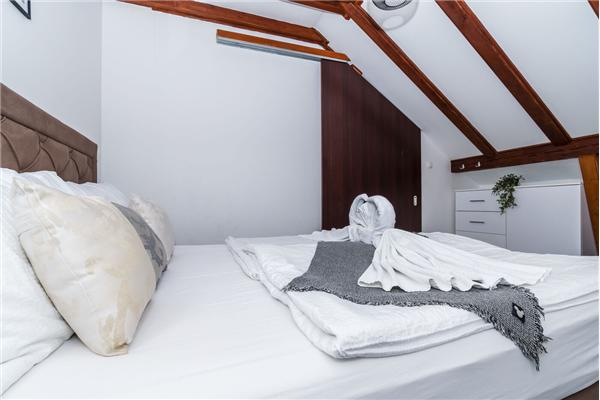 Room S201, for 4 persons