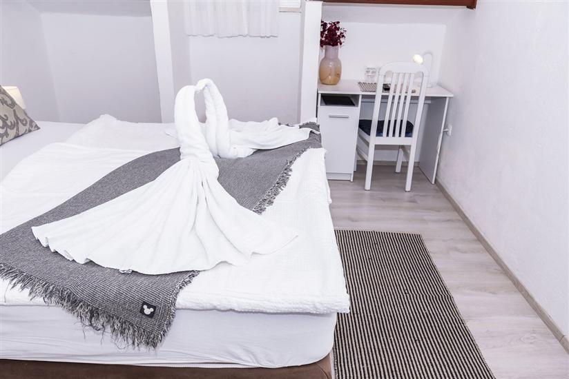 Room S203, for 2 persons